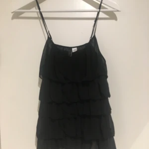 Volang linne strl 34 - Fint volanglinne, storlek 34. 