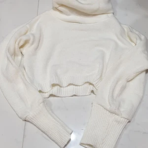 Prettylittlething tröja  - Mysig tröja med hög nacke! Superfin !! 