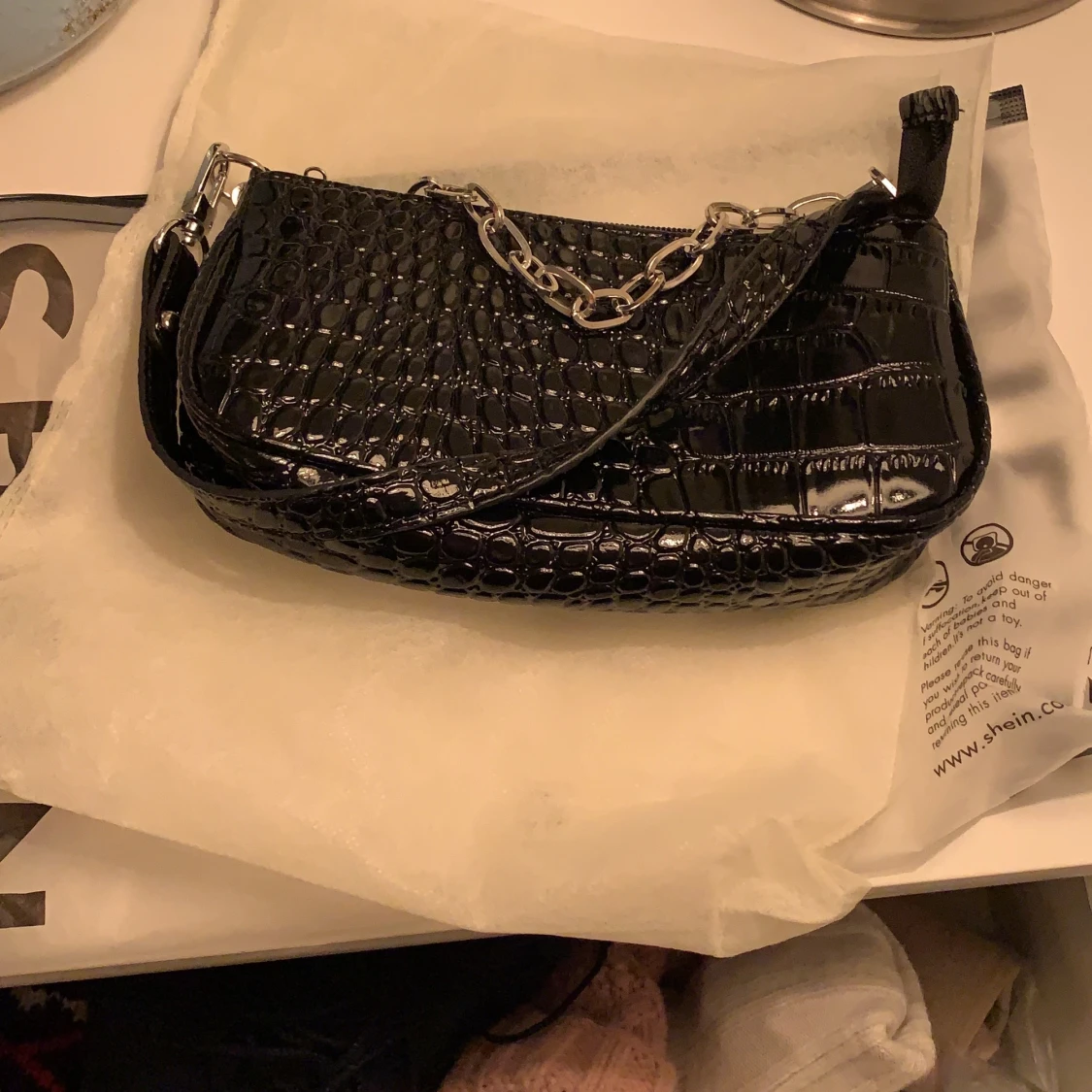 En helt ny  väska  från SHEIN 
