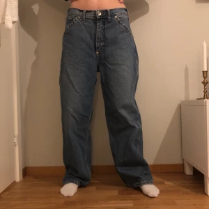 Lee jeans!  - Weekday collab med Lee! Skitcoola bagy jeans med stora fickor bak🦋 hör av er vid intresse<3