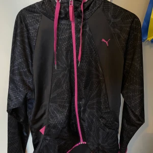 Träningsjacka  - Träningsjacka från Puma, aldrig använd, storlek xs, 100 kr + frakt 