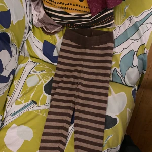 Barn byxor  - Barn byxor randiga storlek 128