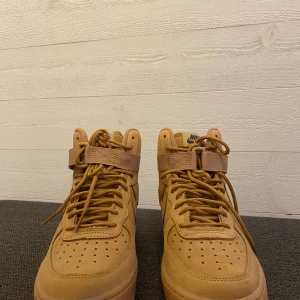 Nike skor - Säljer mina Nike air force skor i storlek 38.5, nyskick!