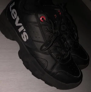 Levi’s skor - Knappt använda, som nya