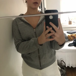 Champion hoddie/kofta - En championhoodie med dragkedja, fint skick!