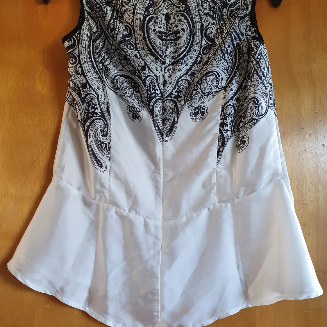 Söt liten blus i 100% polyester i storlek 40 men mer som en 38 - 90