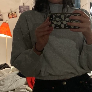 Grey sweatshirt - Grå mysig tröja (turtleneck) från bik bok🍁 knappt använd✨ (frakt tillkommer)