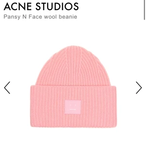 ACNE MÖSSA  - En ACNE mössa i ny skick! Använd 2-3 gånger. Super snygg och varm. Tar swish 