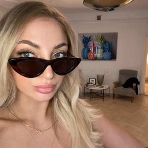 Chimi Eyewear #006 Tortoise - Säljer mina Chimis. Använd ett fåtal gånger så bra kvalitet fortfarande. Originalpris är 999kr, säljer för 450kr. 