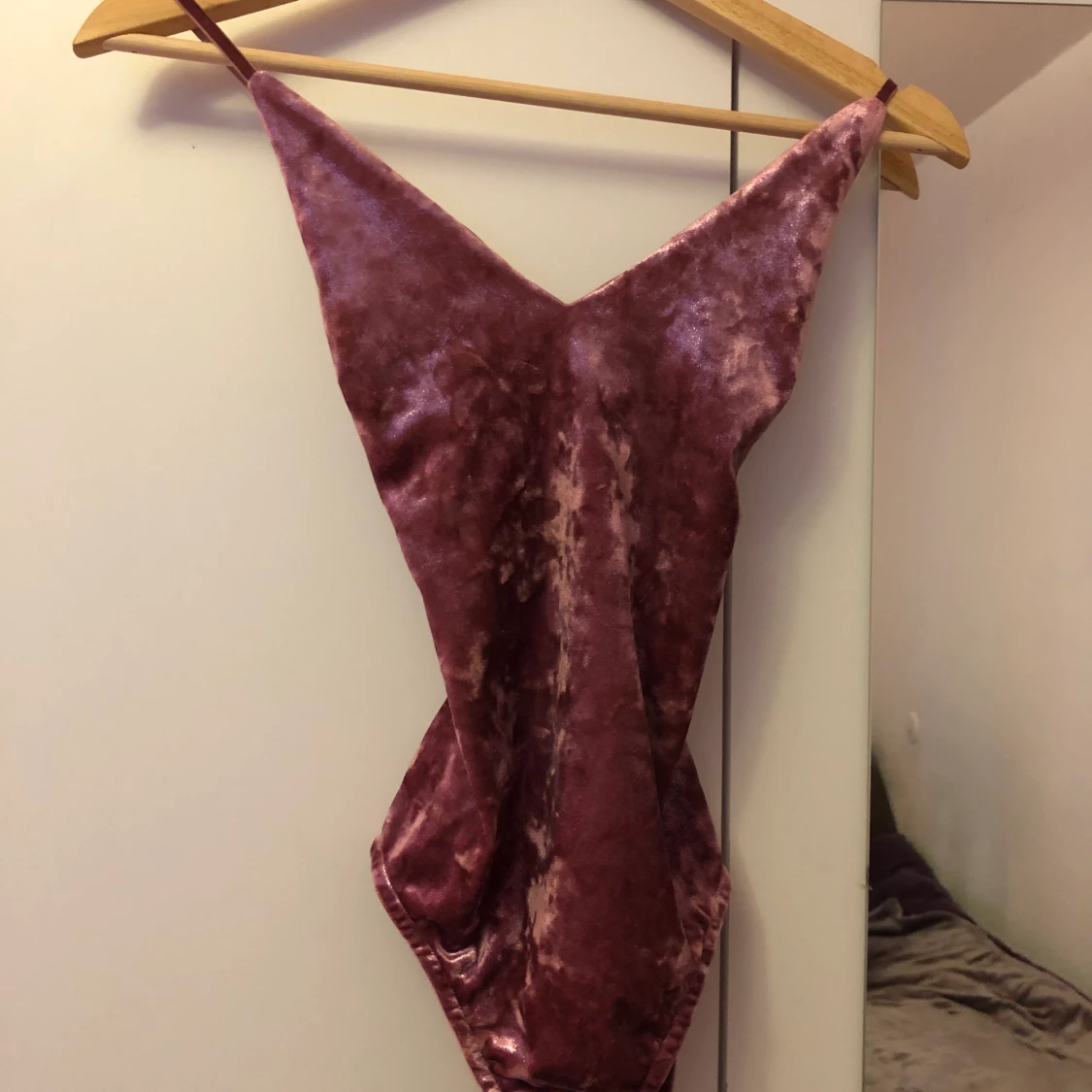 Rosa velvet body med skimmer