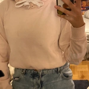 Bik Bok - En knabbt använd tröja från Bik Bok, har gått av vid luvan men det syns knabbt på. Väldigt bekväm och skön 