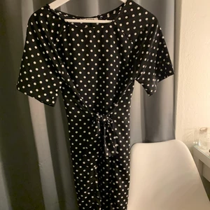 Klänning - Skriv för mer info