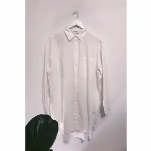 Oversized white Monki shirt (can be worn as a dress) in size Medium, never worn, so in perfect condition.