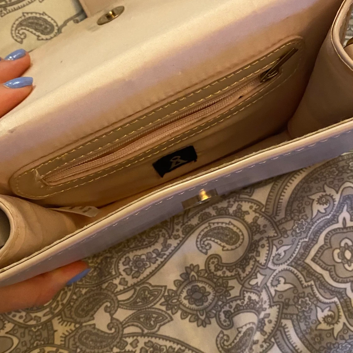 Pastell rosa väska från Åhléns. - 90