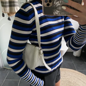 Tröja - Randig tröja ifrån Zara. Använd 1 gång så nyskick. 