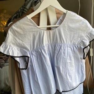 Blå topp - Jättsöt topp från Zara i fint skick