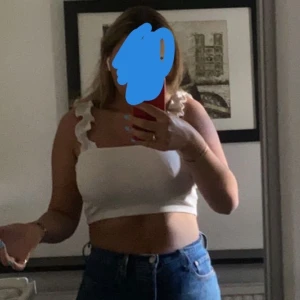 Linne från zara - Säljer mitt superfina linne från zara som tyvärr längre inte kommer till någon användning, kom gärna med egna bus också💕