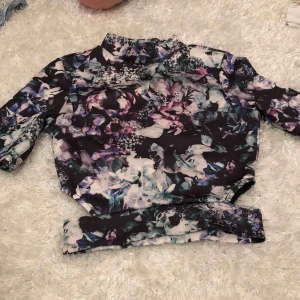  - 20kr styck eller 50 för alla, alla är magtröjor finns i Lerum