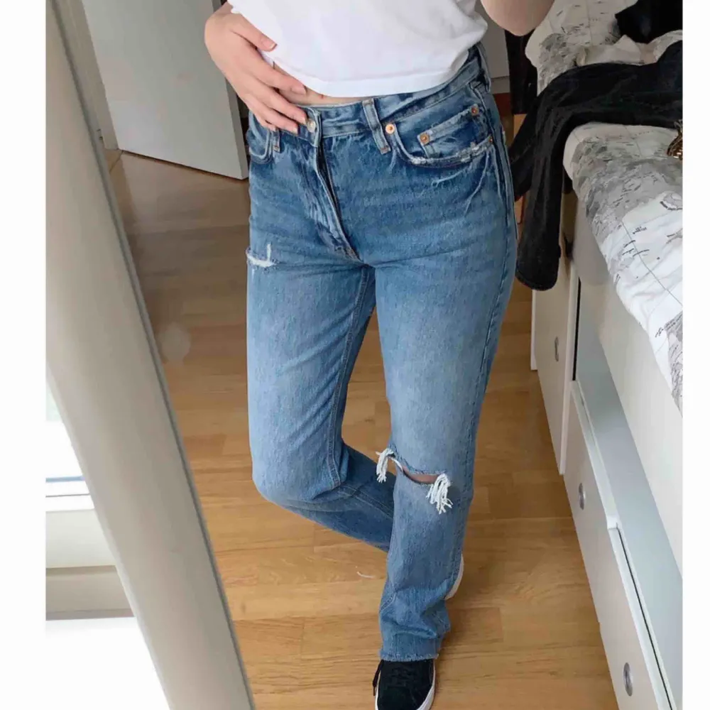 super snygga byxor från zara i storlek 36. Jeans & Byxor.