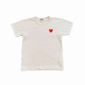  - Comme Des Garcons Tee Size L men passar S Skick 8/10 Buda!