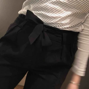  - Ett par kostymbyxor som är köpta på Gina tricot! De är i väldigt fint skick. Köparen står för frakt 🌟