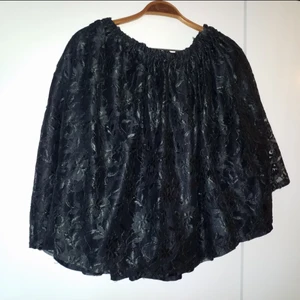 Kjol med resår - Med spets och underkjol samt resår i midjan