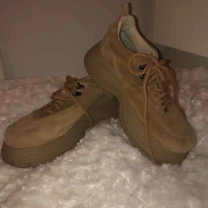  - Skor från zara storlek 37 men passar 38 andvända 1 gång så dom är i nyskick 