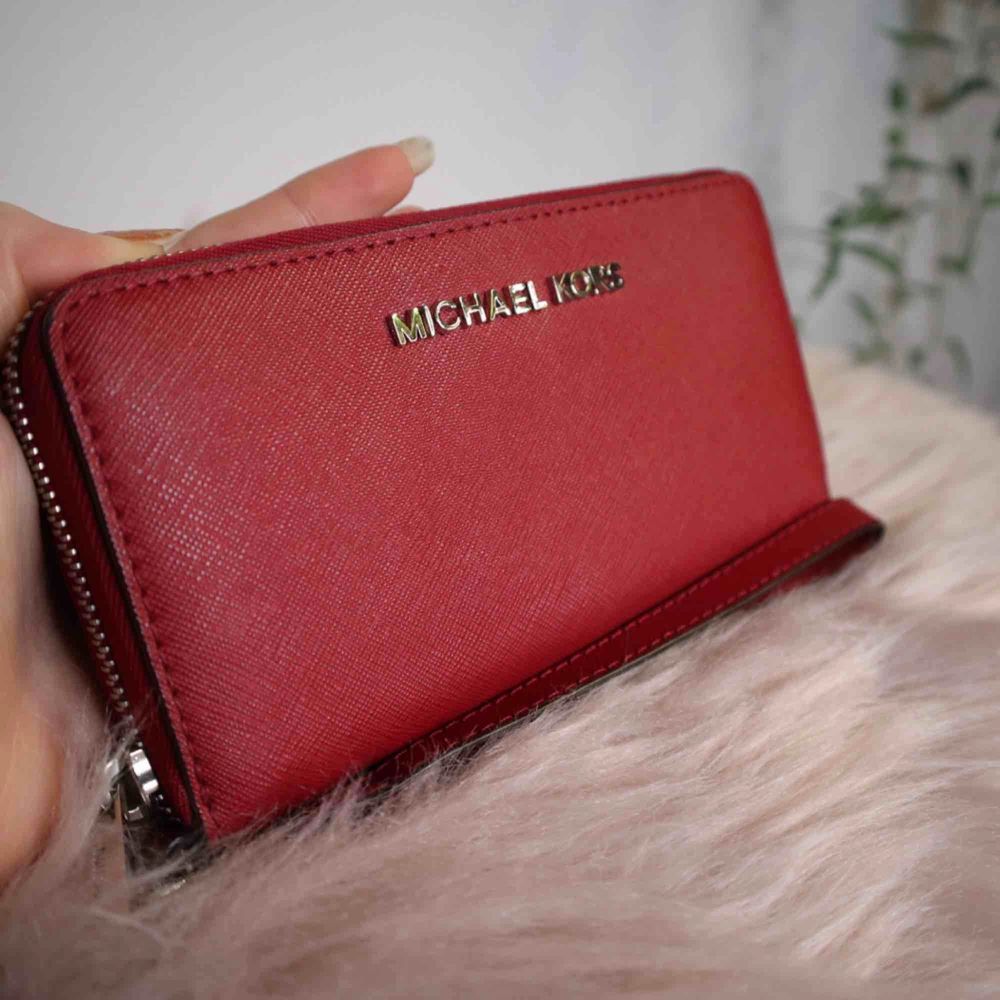 Säljer en ny plånbok från Michael | Plick Second Hand