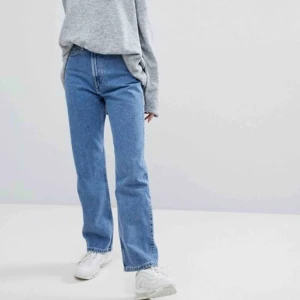  - Säljer mina Row jeans från weekday i färgen Sky Blue, då de blivit för små för mig. Använda ett fåtal gånger.