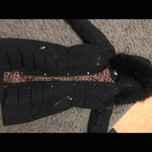  - Roco Baroco rafaela vinterjacka  Storlek 36    Nypris 2200kr 