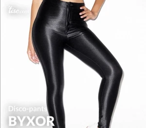 Skit snygga byxor  - Väldigt stretchiga vilket gör att de kan passa både s och m(har själv s) . Sitter skit snyggt på, tajt och skönt material på dom. Lite glansiga 