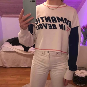  - Säljer denna tröja från zara då jag inte använder den tillräckligt mycket! Bra kvalitet och nästan som ny! Frakt ingår!