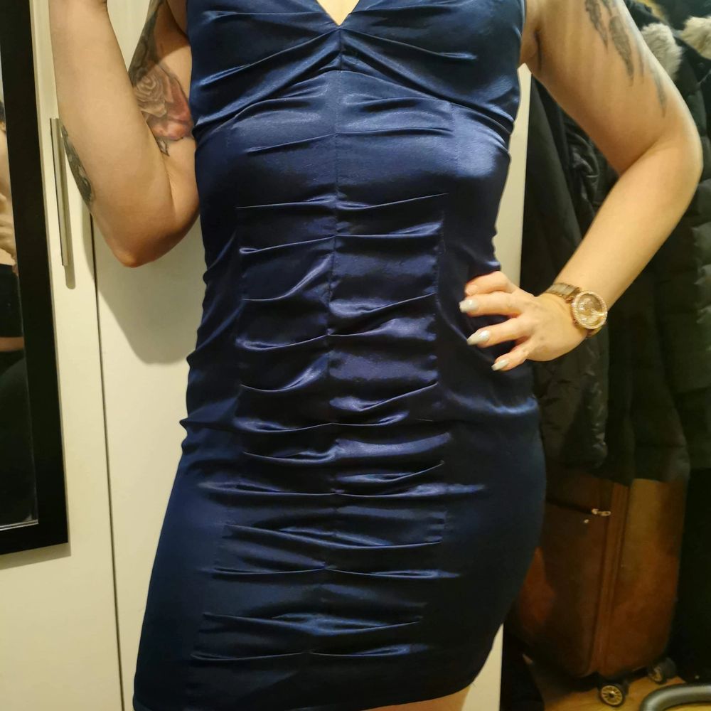 Blå fancy klänning Gina tricot S | Plick Second Hand