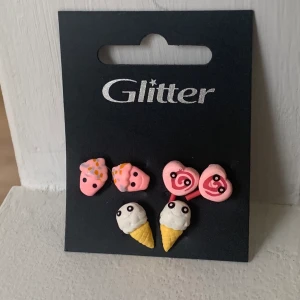 Örhängen - Jättesöta örhängen från Glitter. Helt oanvända som bara legat i en låda i flera år. Frakten är gratis. ❤️