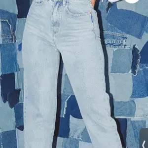Blå mom jeans aldrig använda i strl: 36/38(passar både) frakt står köparen för:)