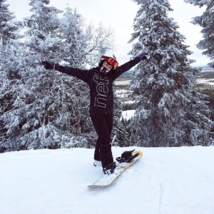 Skidjacka från Neff - Använd endast två veckor under en vistelse i sälen. Väldigt fint skick precis som ny. Inköpt för ca 1200. Inklusive frakt. Storlek XS-S!