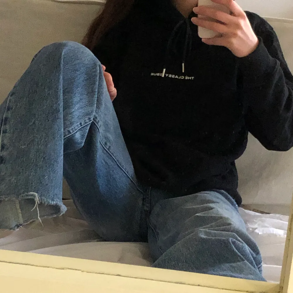 hoodie från Classy Issue i storlek small. Den är unisex i modellen. Fint i skick! Använd 1-2 gånger, kommer från rökfritt hem 🚬  Köpt för 1000 kr. Köparen står för frakten om inget annat avtalas 🚚. Hoodies.