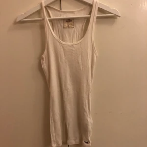 Linne - Vit linne från Hollister. Storlek XS. Aldrig använd. Kunden står för frakten 🤍🤍🤍