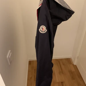 Moncler new urville jacket - Hej säljer nu min moncler jacka då jag växt ur den,inköpt 2019 december för 6300kr på farfetch 