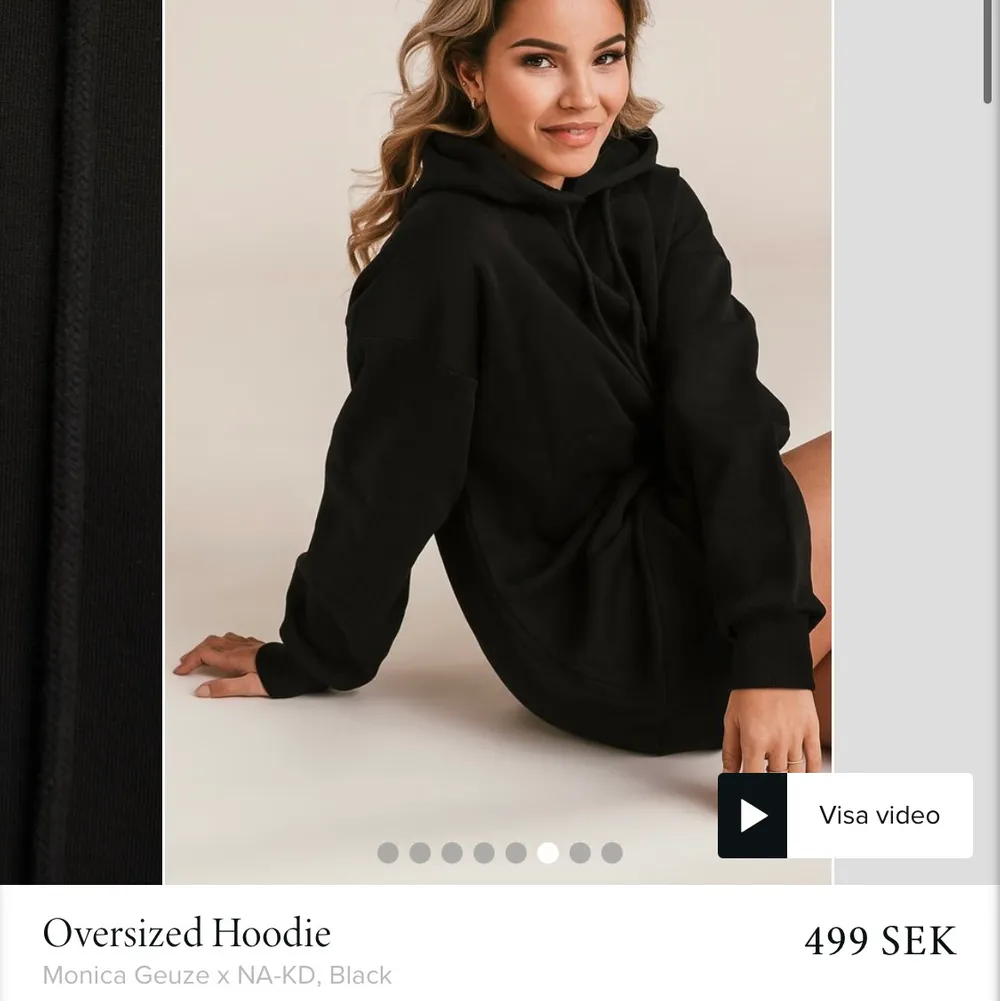 svart hoodie från na-kd som är designad av en influenser. Jätteskön och fin, lite mer overzised fit. Storlek S, 200kr eller högst bud 🤍✨⚡️. Hoodies.