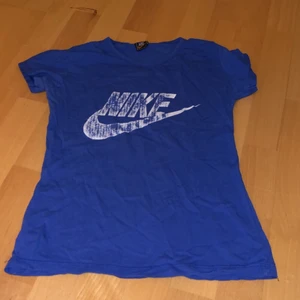 Tshirt - Så fin tshirt men jag för många så måste sälja!