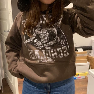 Reckless scholars hoodie (intressekoll)  - Intressekoll på denna Reckless scholars hoodien. Tycker väldigt mycket om tröjan men om jag får ett bra bud skulle jag kunna tänka mig sälja den! Angående storlek: Den är väldigt oversize för en small (sitter nästan som M). Ledande bud: 2000kr