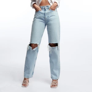 90’s highwaist jeans - Ett par sjukt snygga och populära jeans ifrån Gina tricot. Passar alla längder. Säljes då dem är för stora för mig... Kom privat för fler bilder!