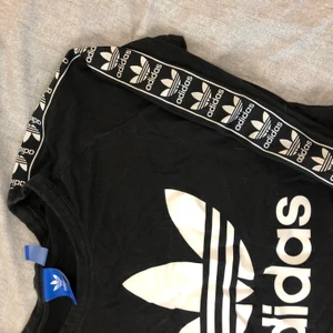 Adidas tröja - Långärmad tröja från adidas i storlek S. Använd endast två/tre gånger. 