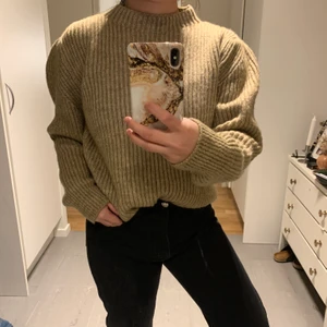 Stickadtröja - Puff sleeve tröja 