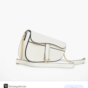 Säljer denna oanvända väskan från pieces  - Den är köpt för 349 kr men säljer för 200 kr