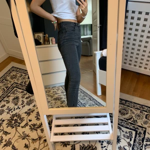 Jeans - Jeans från nakd med slits längst ner