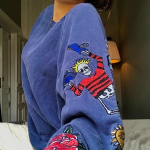 Zadig Voltaire  tröja  - Lägge ut igen,  zadig tröja😋 ska vara slitningar till er som frågar ha! BUDA I KOMMENTARSFÄLTET OM DU KAN KÖPA NU!  ❣️Frakt 75❣️Fått bud på 1000!