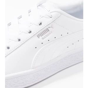 Puma sneakers vita str 38-39 - Säljer mina nästan oanvända puma sneakers. Det finns en rosett längst bak men man kan klippa bort den om man vill. Skin och textil skor:).               Nypris 879kr