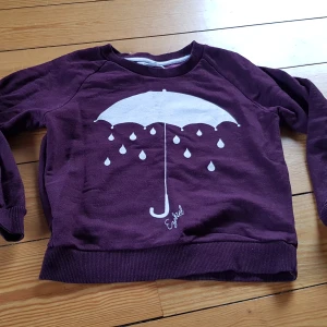 Ezekiel sweatshirt.  - Vinröd sweatshirt från ezekiel.  Bra skick inga synliga skavanker. 